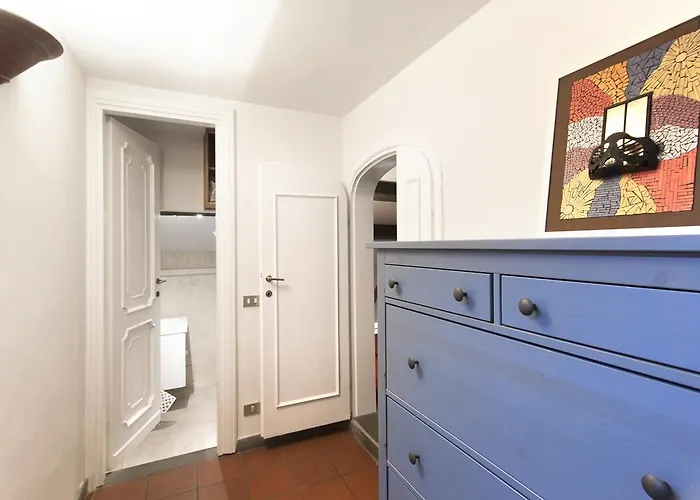Riverside Apartment In Florence